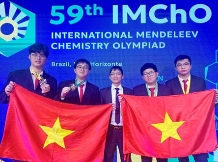 Vietnamese students win four medals at Mendeleev Chemistry Olympiad